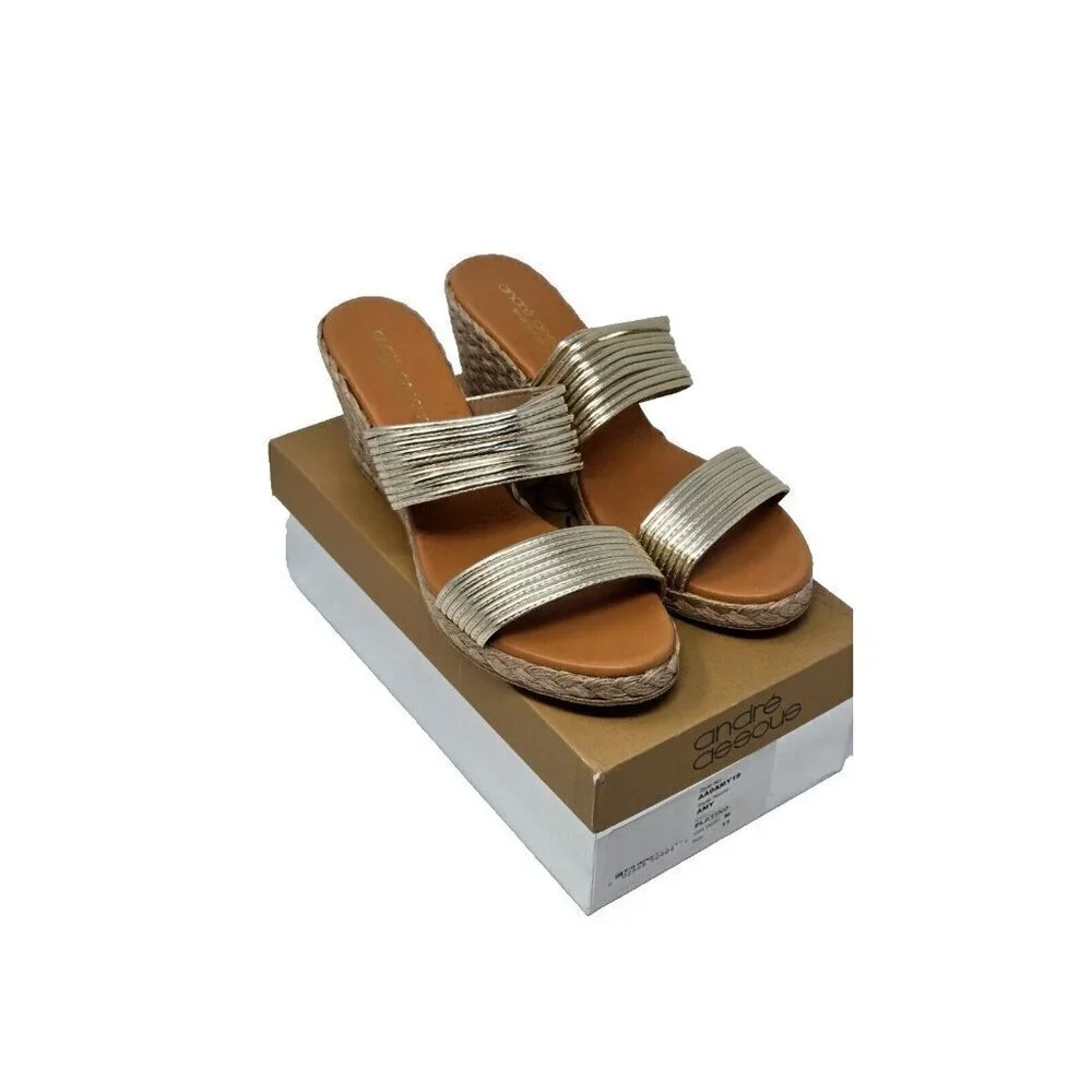 Andr'e Assous Women's Amy Wedge Sandal Platino size 11